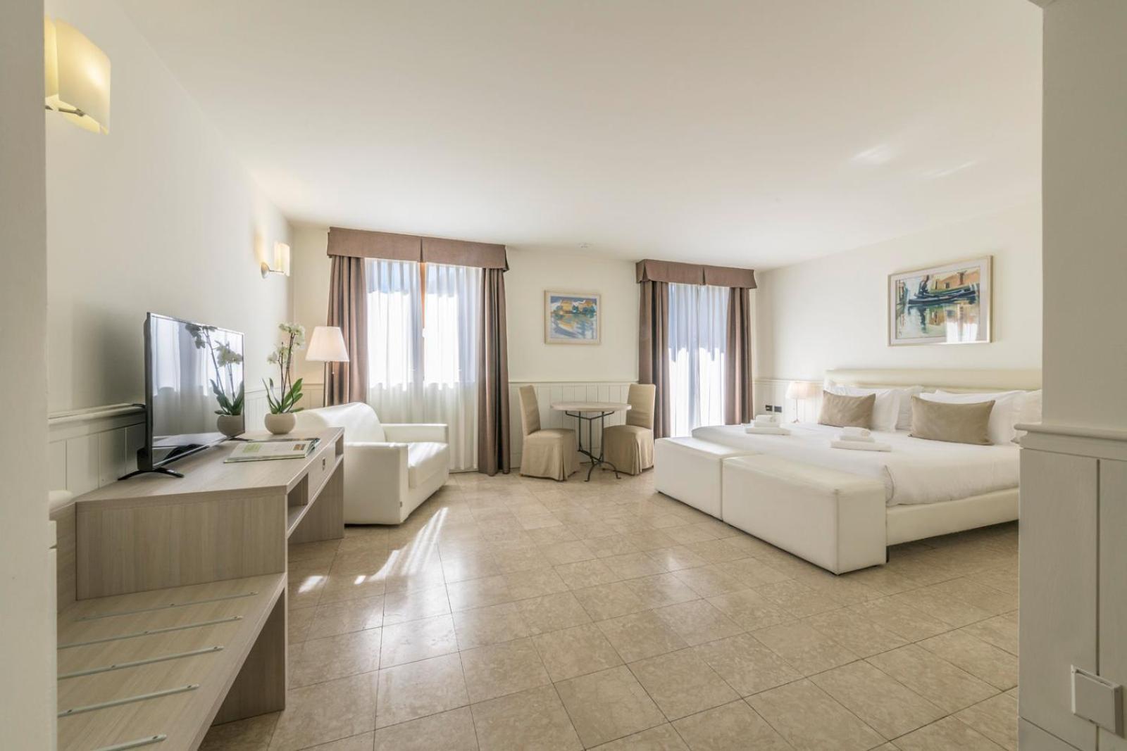 Hotel Golf Inn Lignano Sabbiadoro Bagian luar foto