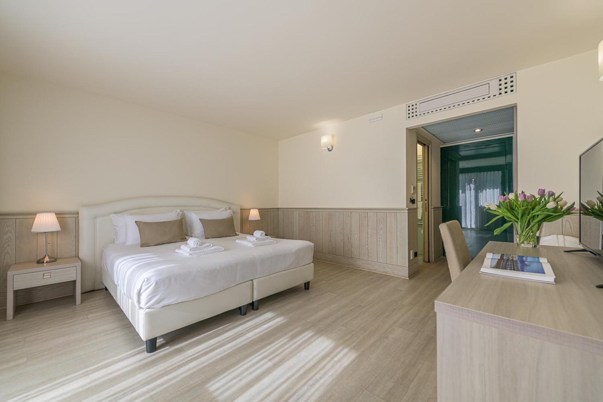 Hotel Golf Inn Lignano Sabbiadoro Bagian luar foto