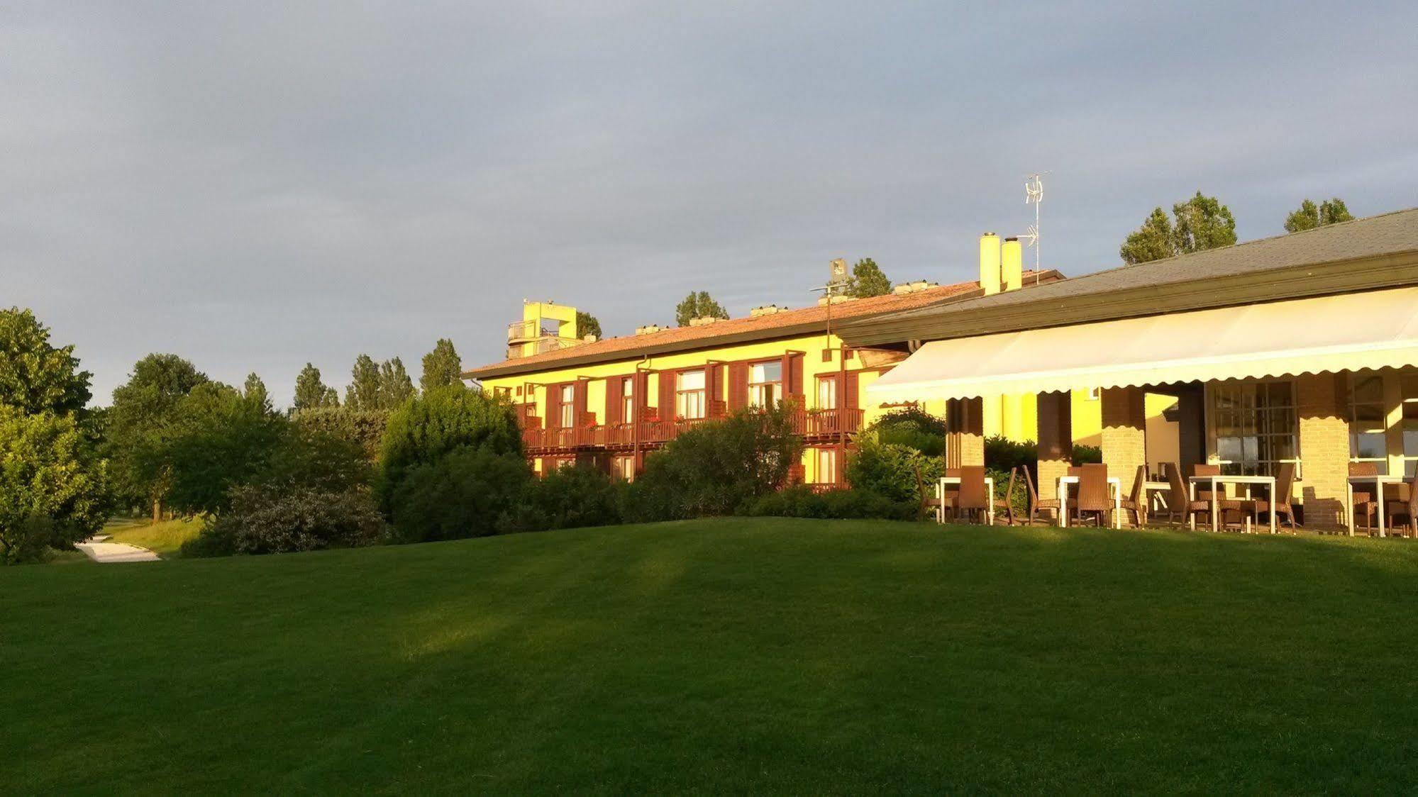 Hotel Golf Inn Lignano Sabbiadoro Bagian luar foto
