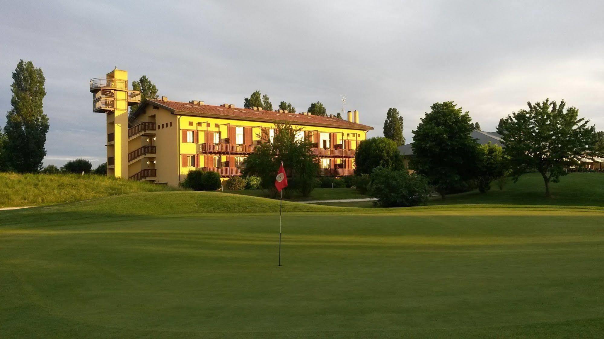 Hotel Golf Inn Lignano Sabbiadoro Bagian luar foto