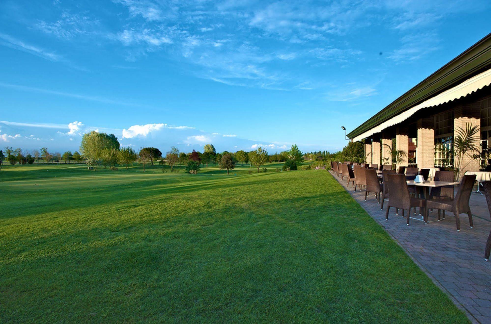 Hotel Golf Inn Lignano Sabbiadoro Bagian luar foto