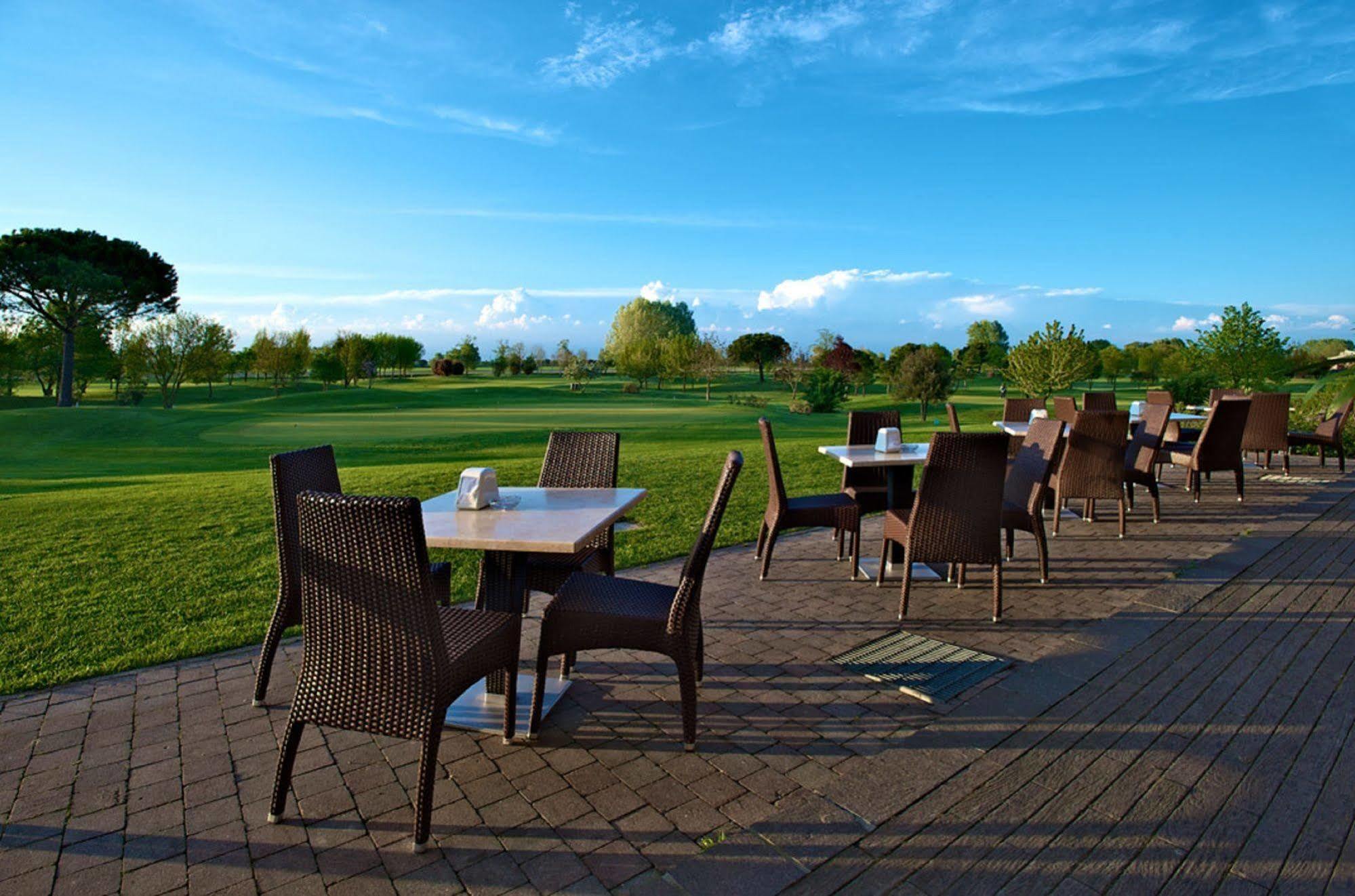 Hotel Golf Inn Lignano Sabbiadoro Bagian luar foto