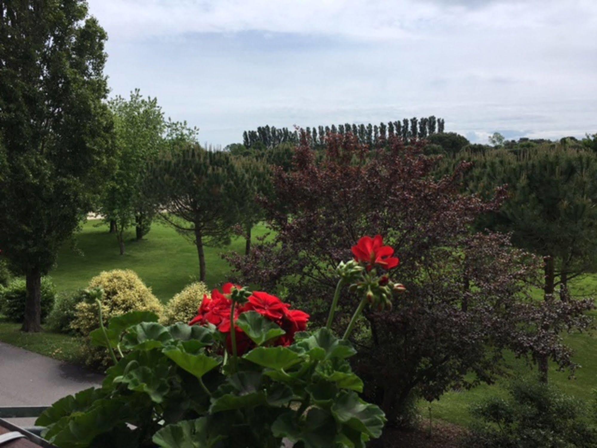 Hotel Golf Inn Lignano Sabbiadoro Bagian luar foto
