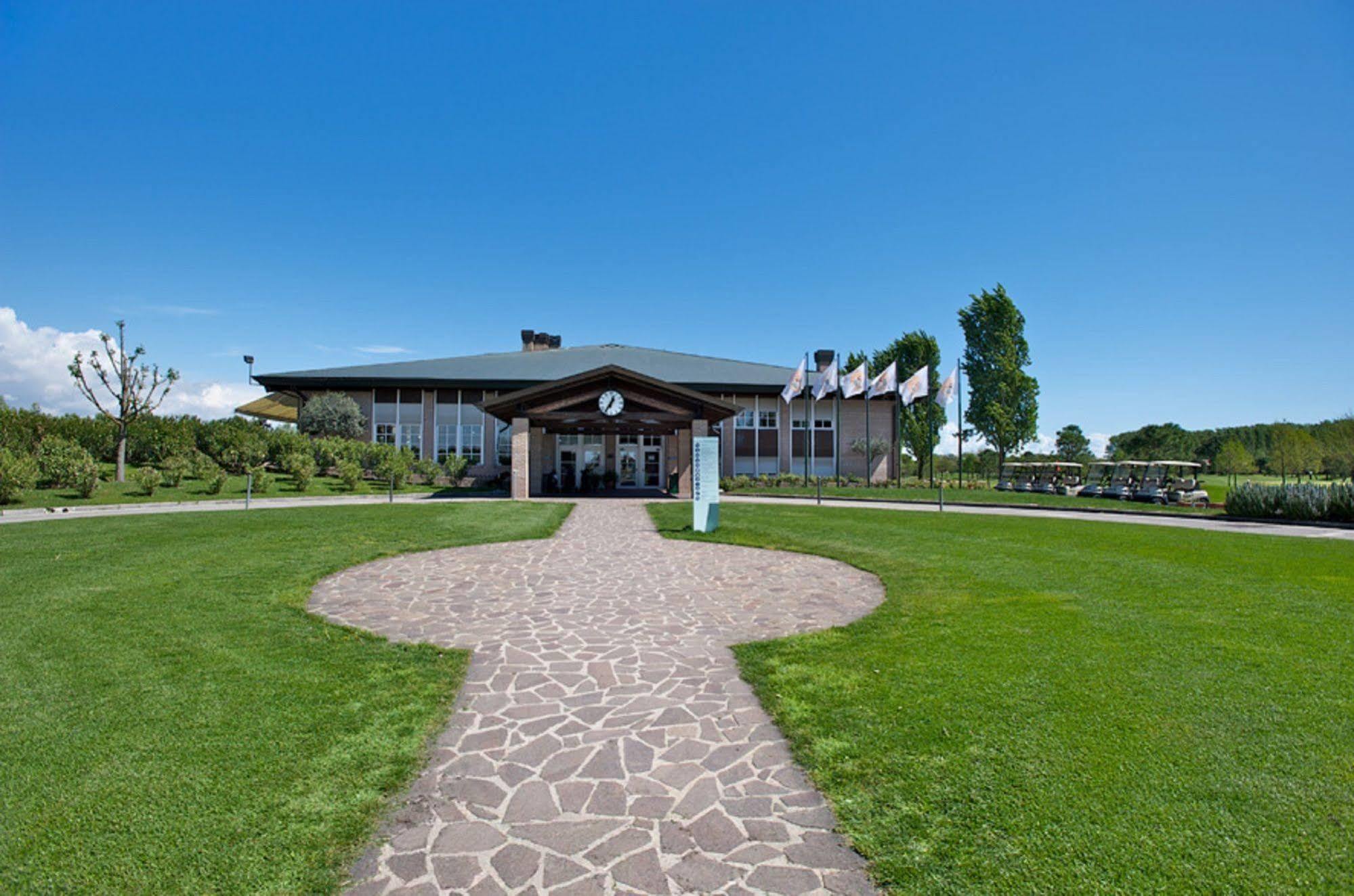 Hotel Golf Inn Lignano Sabbiadoro Bagian luar foto