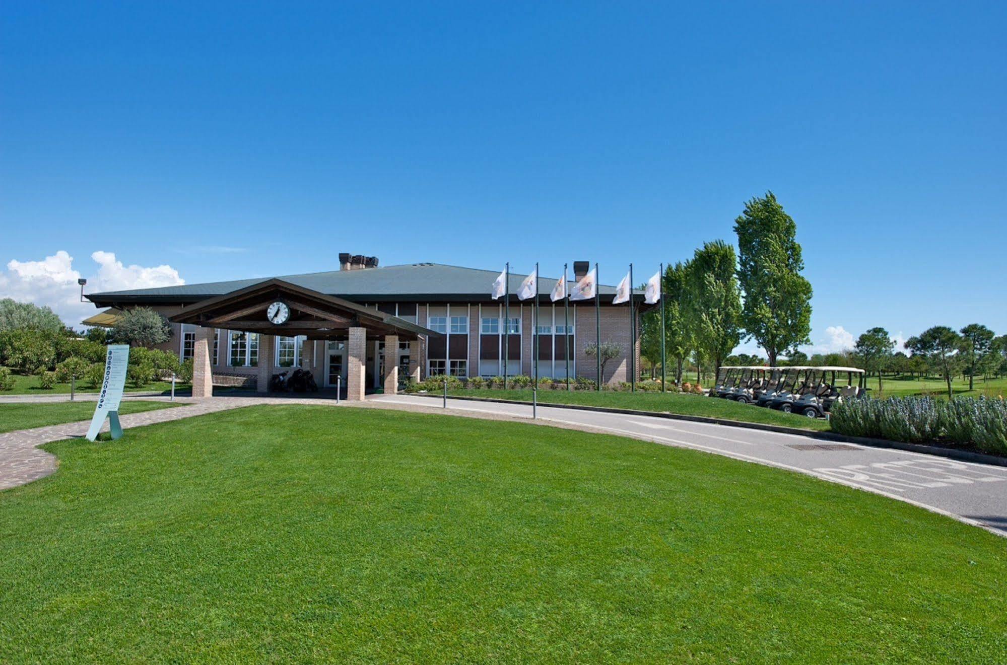 Hotel Golf Inn Lignano Sabbiadoro Bagian luar foto